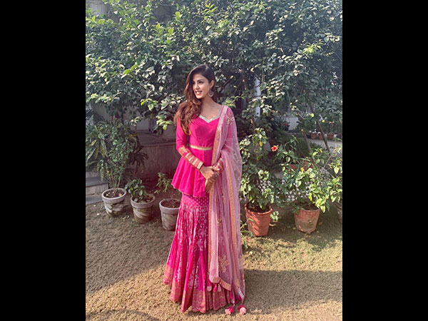  Rhea Chakraborty Style