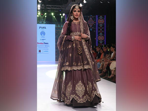 Rhea Chakraborty Style