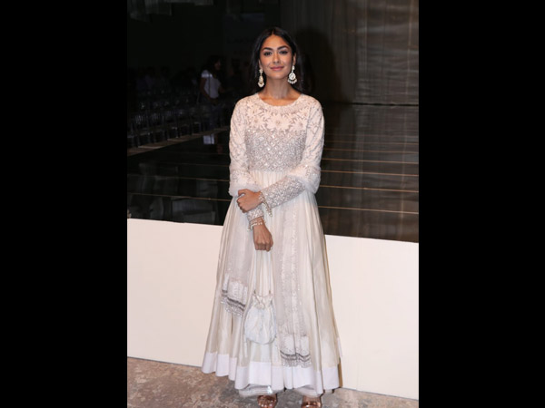 Celebrities at Manish Malhotras show Celebrities at Manish Malhotras show