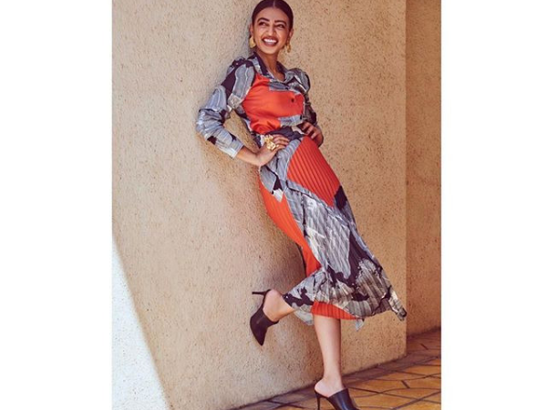 radhika aptes two buns hairstyle