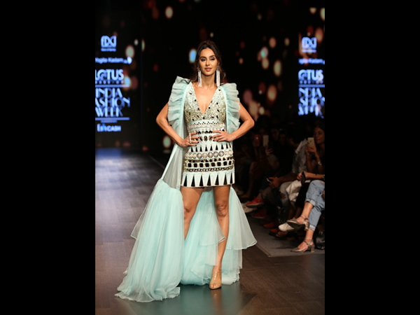 Shibani Dandekar Fashion