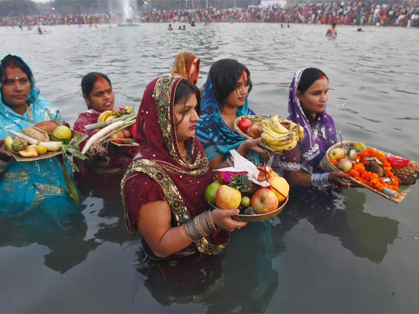 Women praying to Sun God