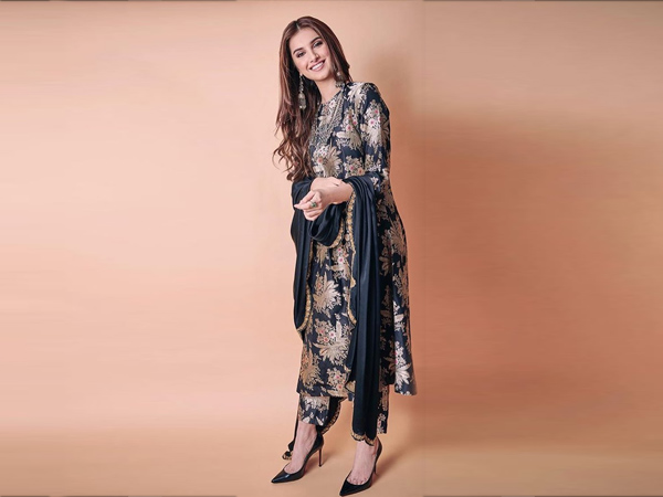 Tara Sutaria’s Brocade Kurta Set