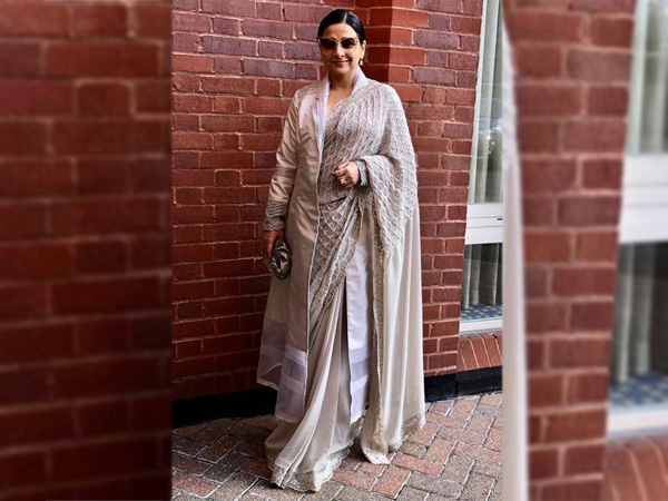  Vidya Balan In A Silver Georgette Sari With Jacket