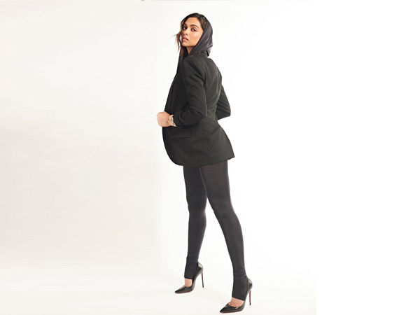 Deepika Padukone Smile Mirchi Music Awards 2020