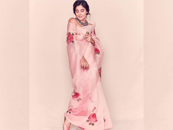  Outfits with rose patterns