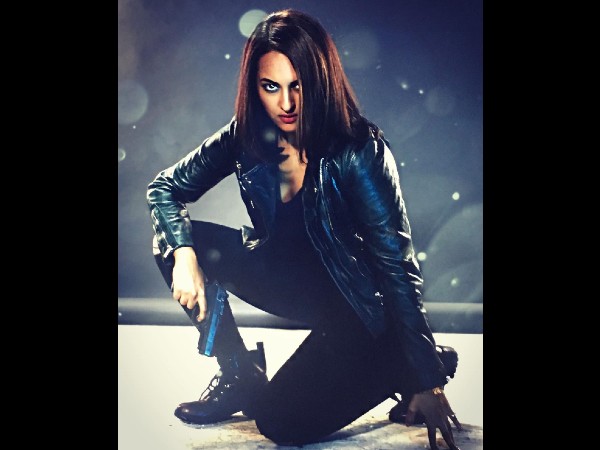 Sonakshi Sinhas fierce look in all-black attire