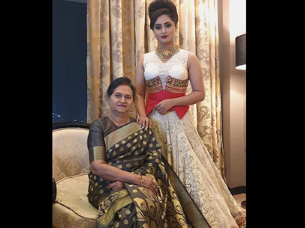 Rashami Desai In Wow Ethnic Attire