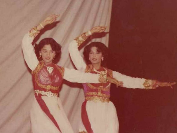 Madhuri Dixit Nene And Her Sister Dance