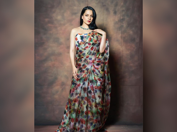 Divas In Saree With Strapless Blouse