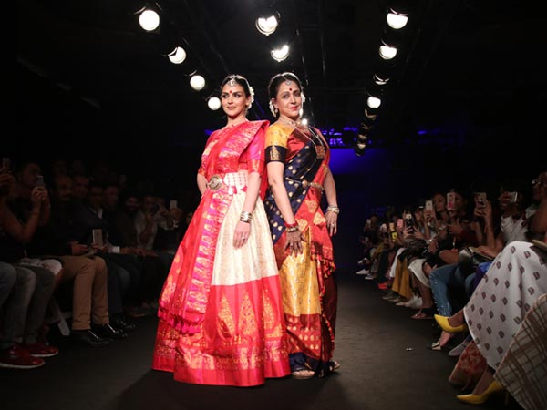 Hema Malini and Esha Deol Hema Malini and Esha Deol