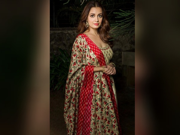Dia Mirza In A White Printed Dupatta