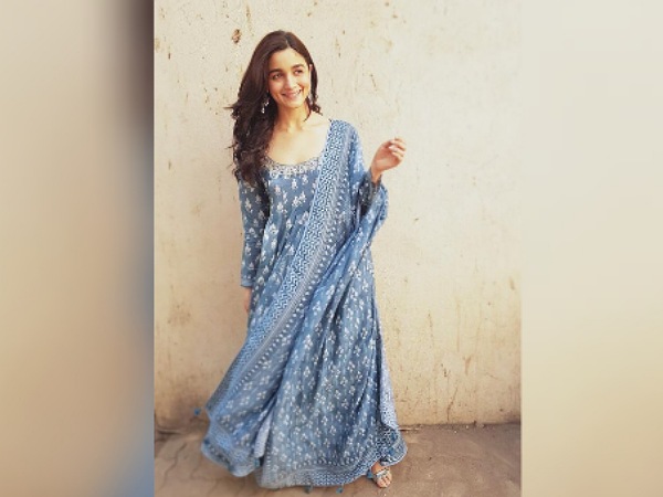 Alia Bhatt In A Blue Printed Dupatta