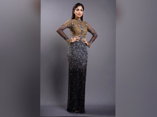 Shilpa Shetty In A Dual-Toned Glittery Dress Shilpa Shetty In A Dual-Toned Glittery Dress
