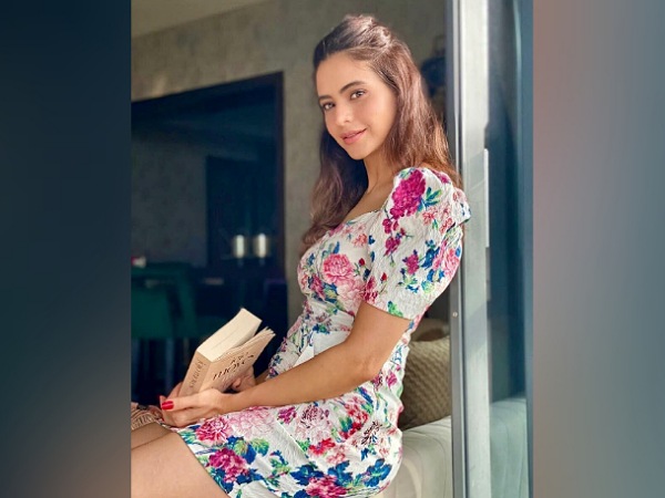 Aamna Sharif In A Floral Dress