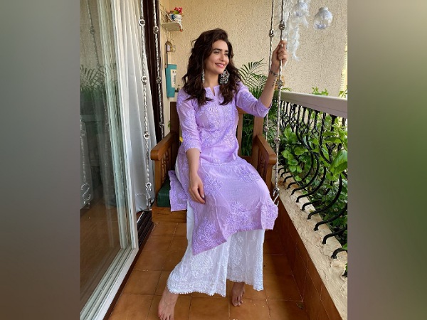 Karishma Tanna In A Purple Kurti Karishma Tanna In A Purple Kurti