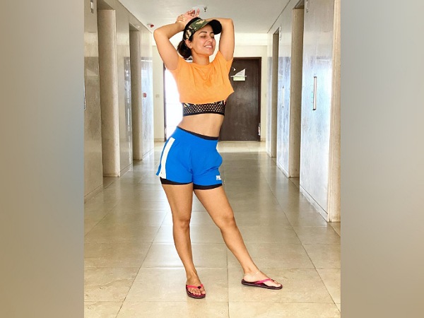 Hina Khan Gives Workout Fashion Goals