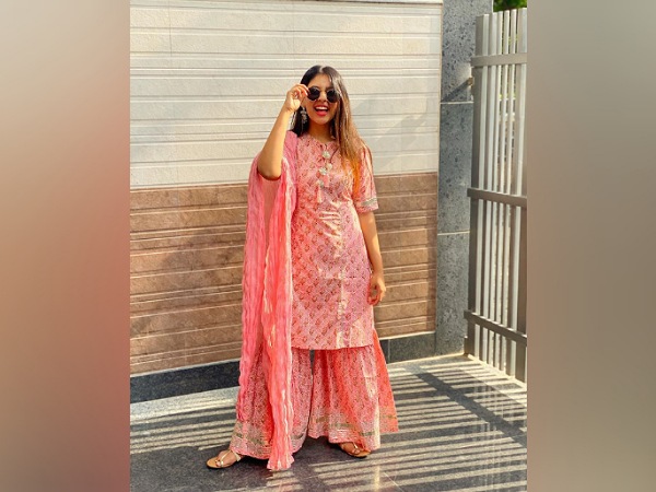 Niti Taylor In A Pink Ethnic Suit Niti Taylor In A Pink Ethnic Suit