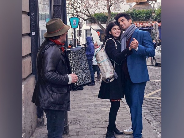 Dil Bechara Stars In Coordinated Outfits