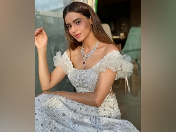 Aamna Sharif In Silver Crop Top- Skirt