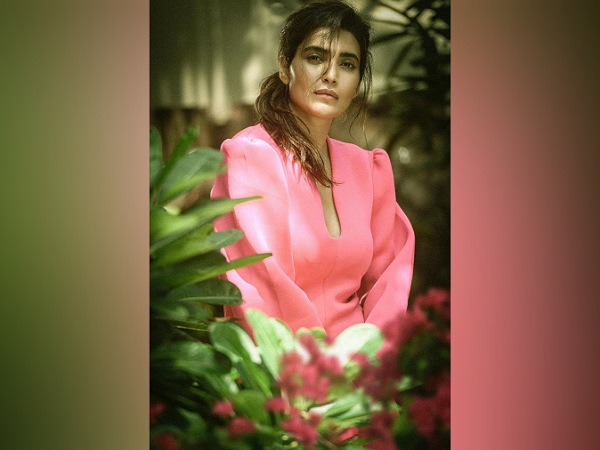  Karishma Tanna Fashion