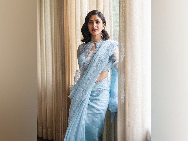 Mrunal Thakur Sarees Mrunal Thakur Sarees