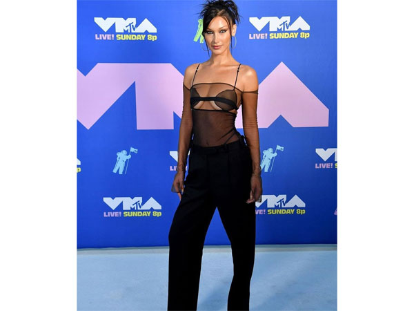 Bella Hadid VMA 2020