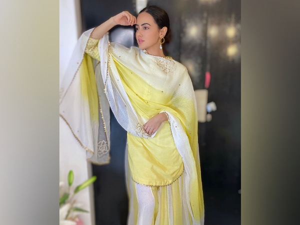 Sana Khan’s Yellow Suit