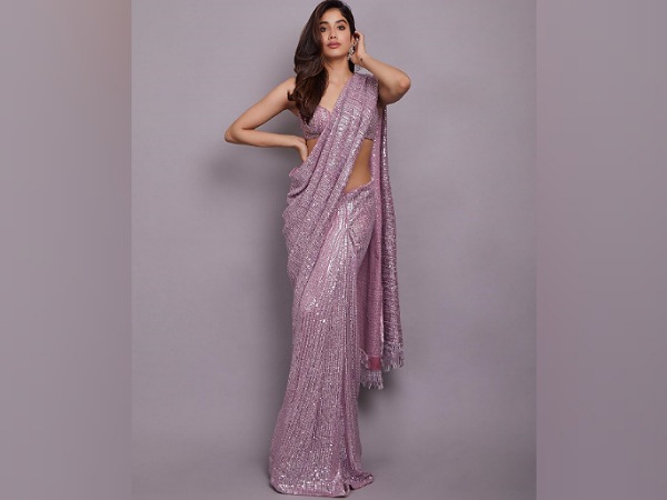 Janhvi Kapoor In A Light-Purple Sequin Saree