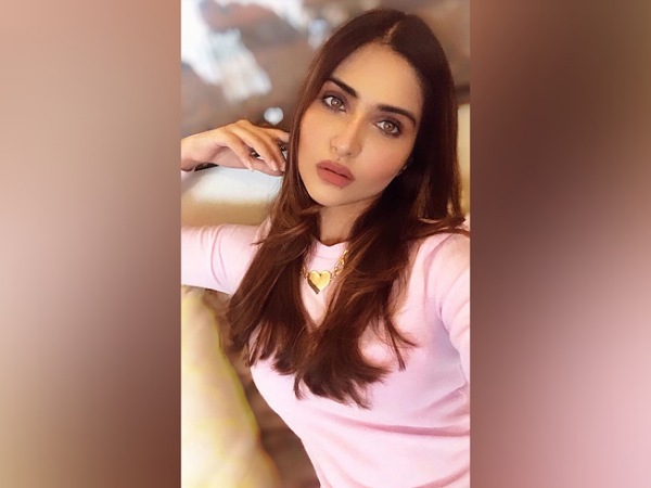 Pranutan Bahl Fashion