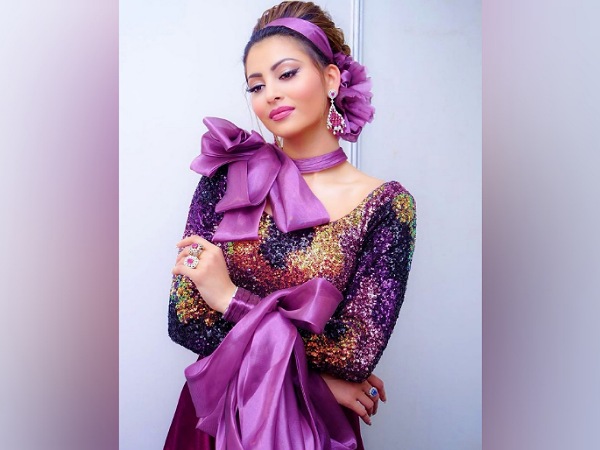 Urvashi Rautela’s Modern 90’s Look