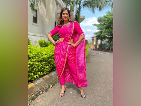 Shweta Tiwari In A Pink Leheriya Saree