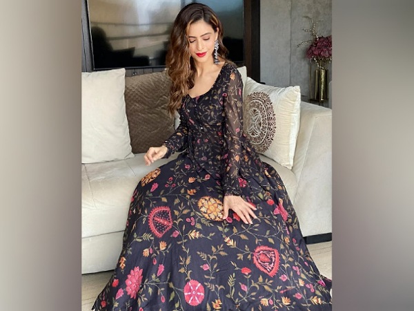 Aamna Sharif In A Black Floral Lehenga