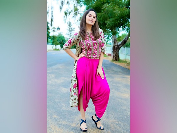 Anasuya Bharadwaj In A Pink Kurta Set Anasuya Bharadwaj In A Pink Kurta Set