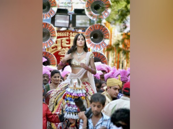 Katrina Kaifs Bridal Look In Mere Brother Ki Dulhan
