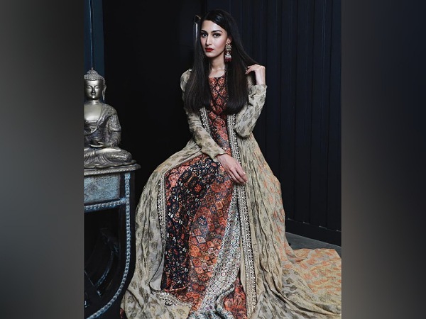 Erica Fernandes In A Pretty Anarkali Erica Fernandes In A Pretty Anarkali