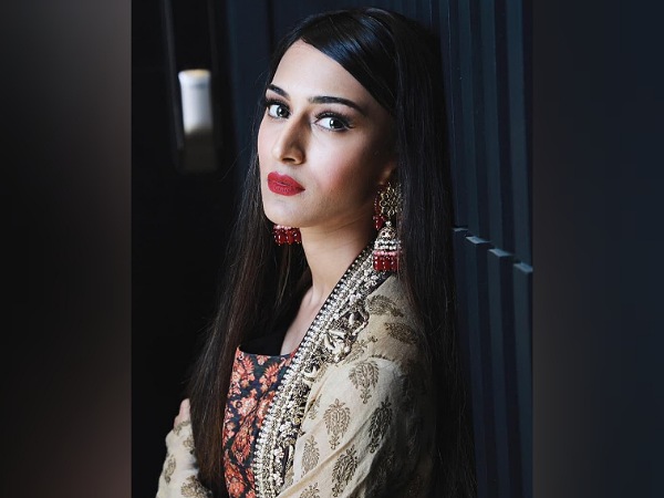 Erica Fernandes In A Pretty Anarkali Erica Fernandes In A Pretty Anarkali