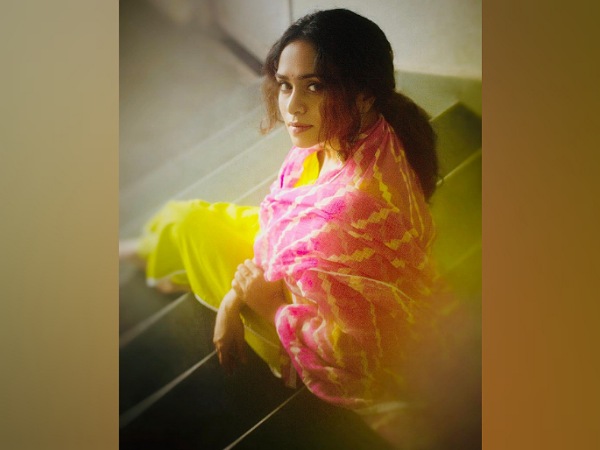 Amruta Khanvilkar Traditional Looks