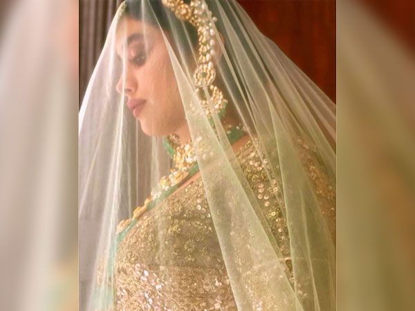 Janhvi Kapoor In Manish Malhotra’s Attire At The FDCI India Couture Week 2020 Janhvi Kapoor In Manish Malhotra’s Attire At The FDCI India Couture Week 2020