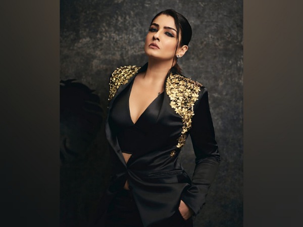 Raveena Tandon In Stylish Black Pantsuit