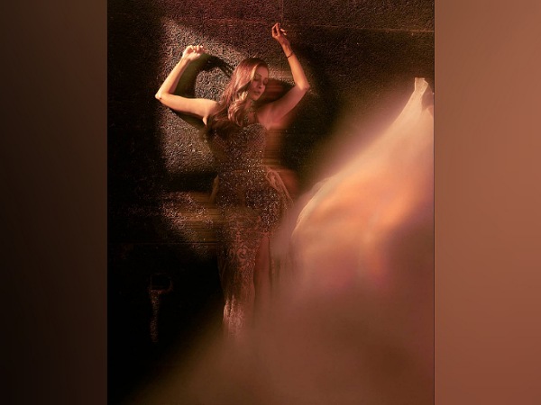 Malaika Arora’s Stunning Glittery Gown Malaika Arora’s Stunning Glittery Gown