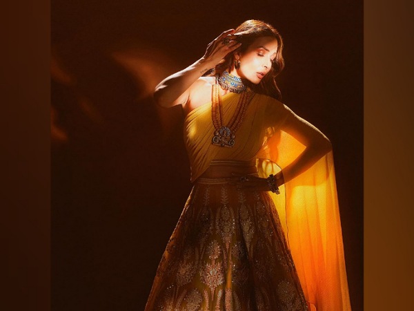 Malaika Arora In Designer Yellow Lehenga