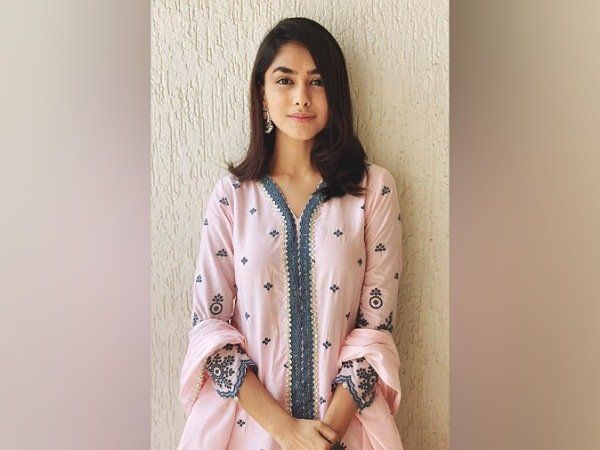 Mrunal Thakur Mrunal Thakur