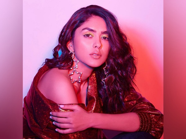 Mrunal Thakur’s Dramatic Eye Make-Up