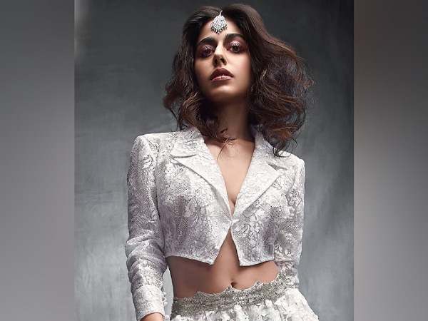 Alaya F’s Dual-Toned Eye Shadow Look