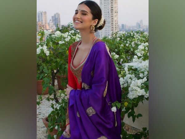 Tara Sutaria’s Low Bun With White Mogra