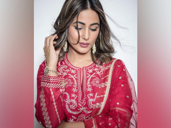 Hina Khan’s Glamorous Make-Up Look