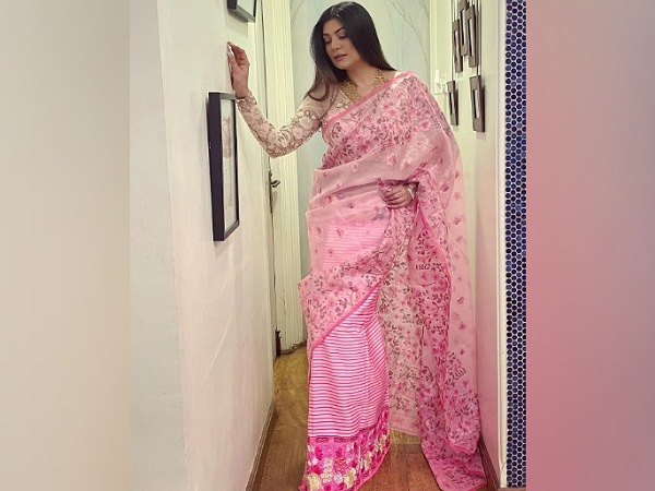 Sushmita Sen In A Pink Printed Saree