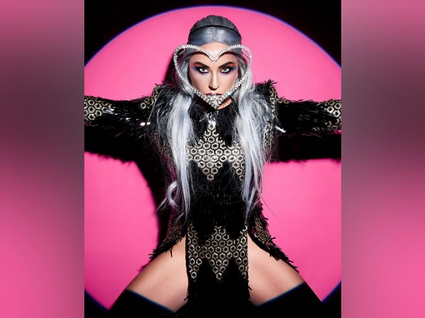 Lady Gaga Flaunts Exotic Make-Up Lady Gaga Flaunts Exotic Make-Up