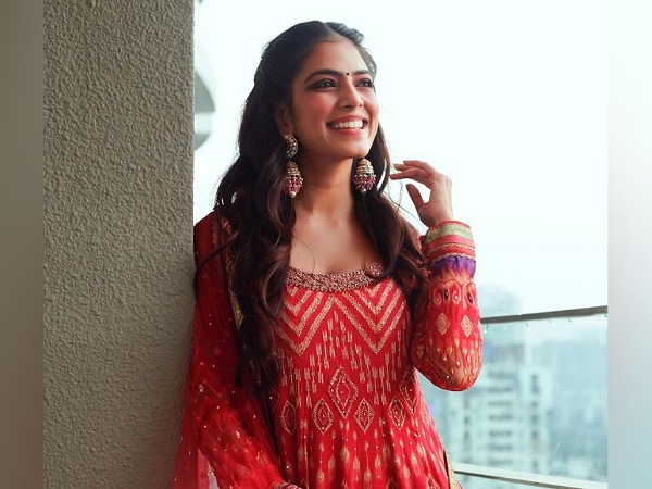 Malavika Mohanan’s Half Hairdo With Curls